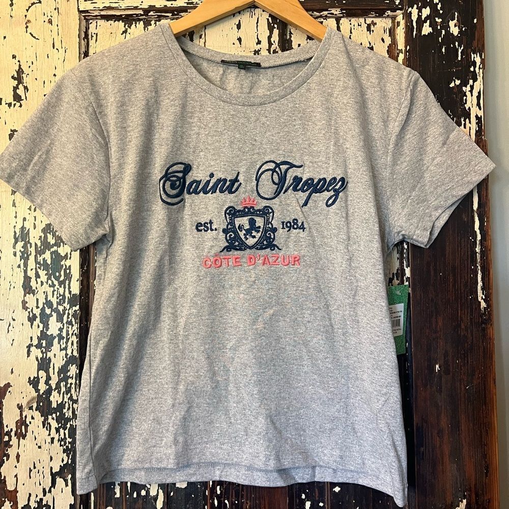 NWT Green Goddess embroidered St. Tropez women’s fit short sleeve top. XL.